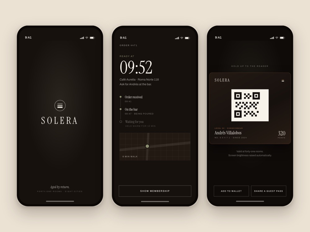 Tres pantallas de la app de SOLERA: el arranque con la marca, el seguimiento de un pedido y la credencial de socio